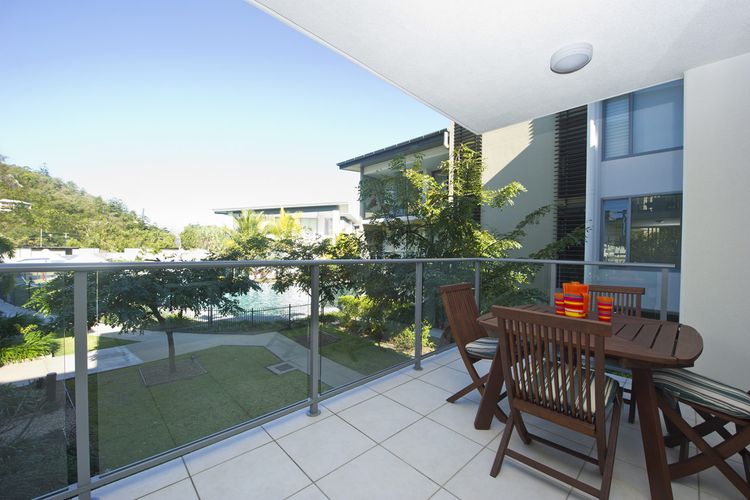 Blue on Blue Apartment 921 - Balcony