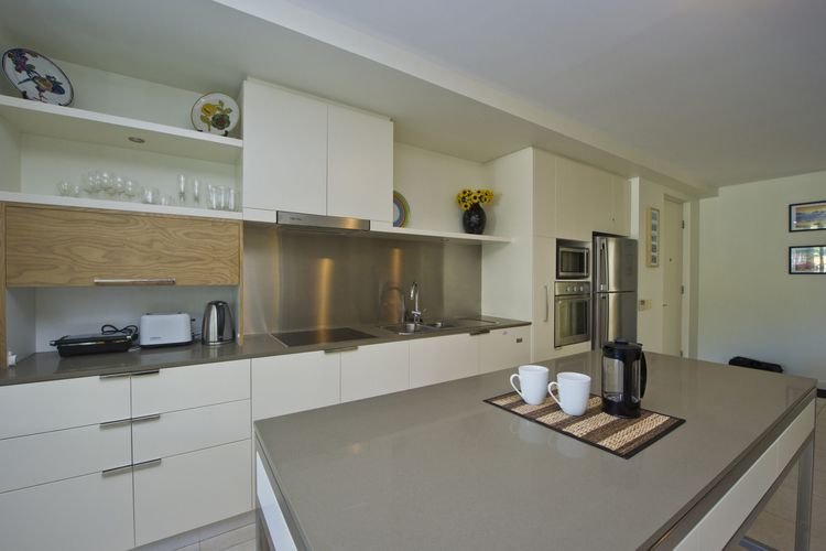 Blue on Blue Apartment 921 - Kitchen