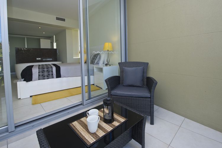 Blue on Blue Apartment 921 - Master Balcony