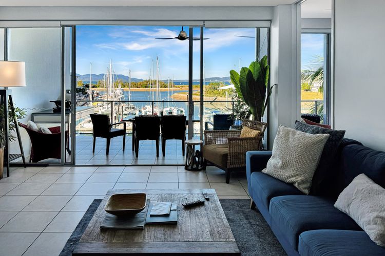 Blue on Blue Apartment 933