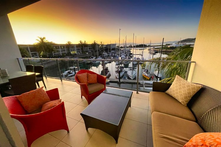 Blue on Blue Apartment 933