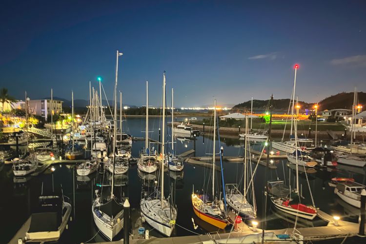 Blue on Blue Apartment 933