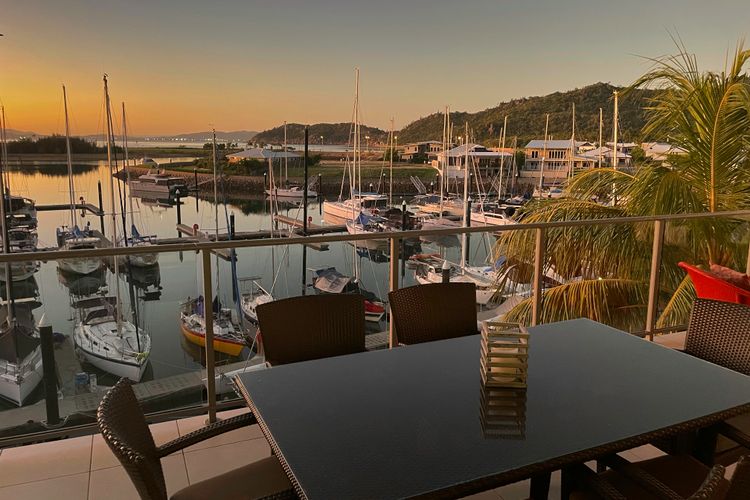 Blue on Blue Apartment 933