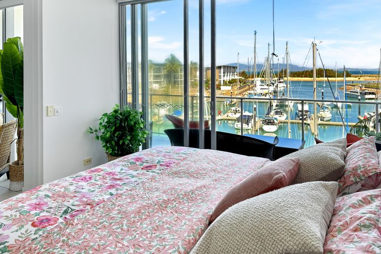 Blue on Blue Apartment 933