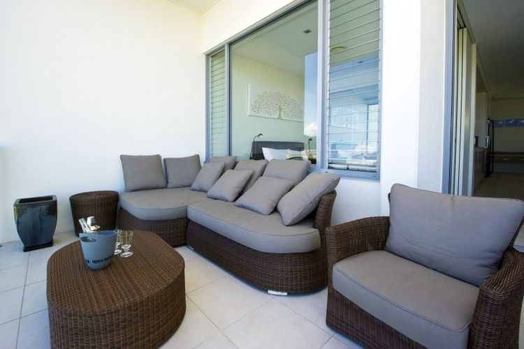 Blue on Blue Apartment 934 - Balcony