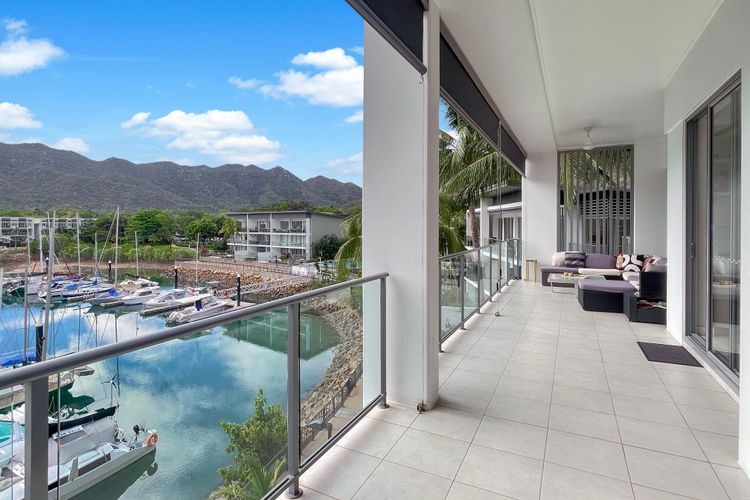 Blue on Blue Penthouse Apartment 335