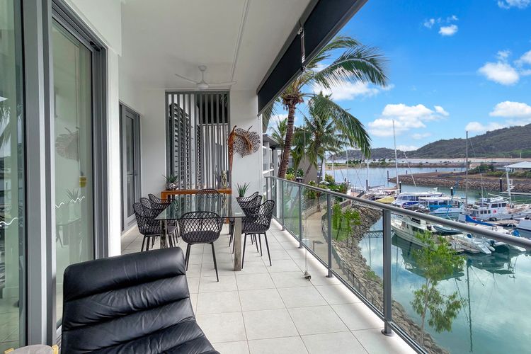 Blue on Blue Penthouse Apartment 335