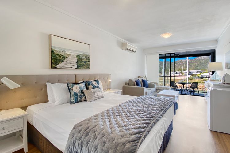 Blue on Blue Studio Room 1242