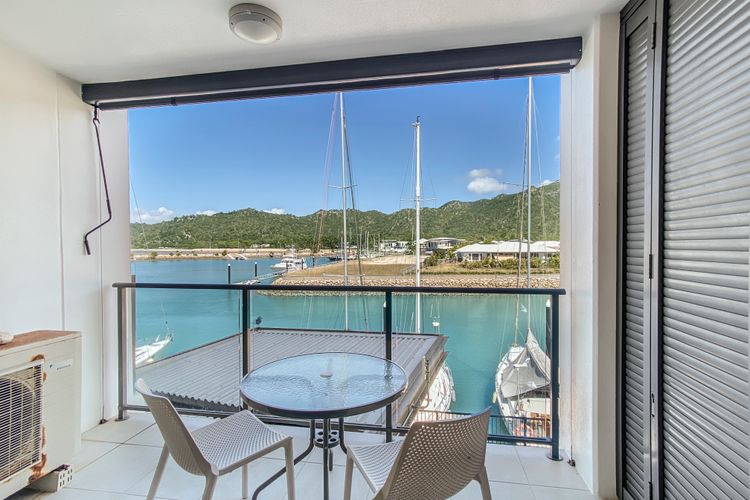 Blue on Blue Studio Room 1242