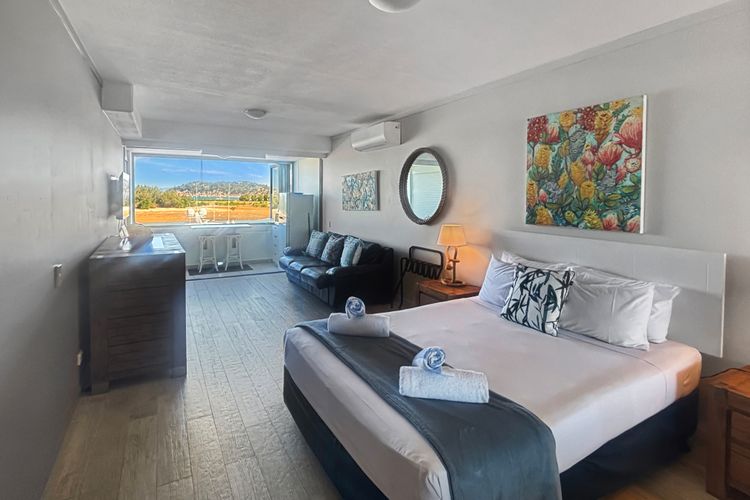 Blue on Blue Studio Room 1272