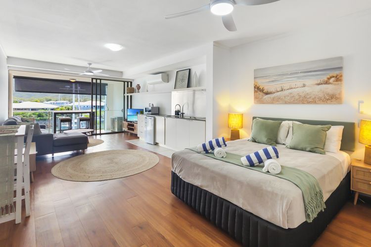 Blue on Blue Superior Studio Room 1221