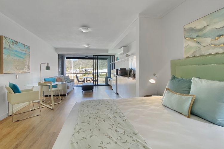 Blue on Blue Superior Studio Room 1241