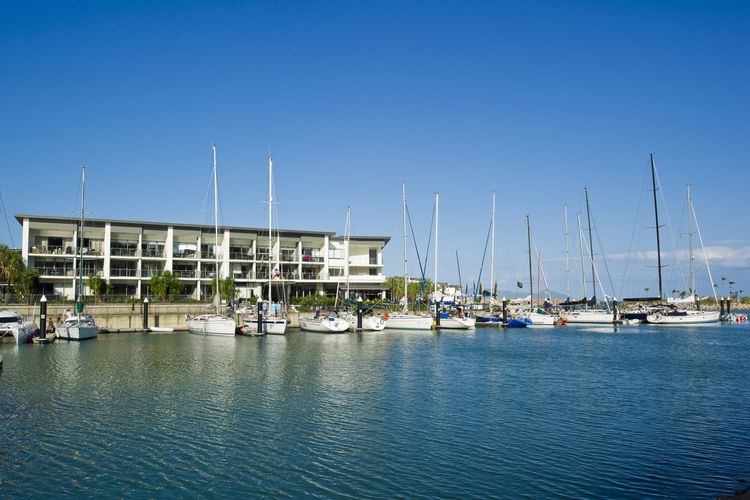 Blue on Blue Superior Studio 1321 - Exterior