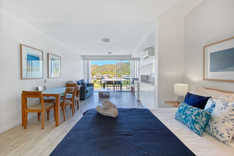 Blue on Blue Superior Studio Room 1321