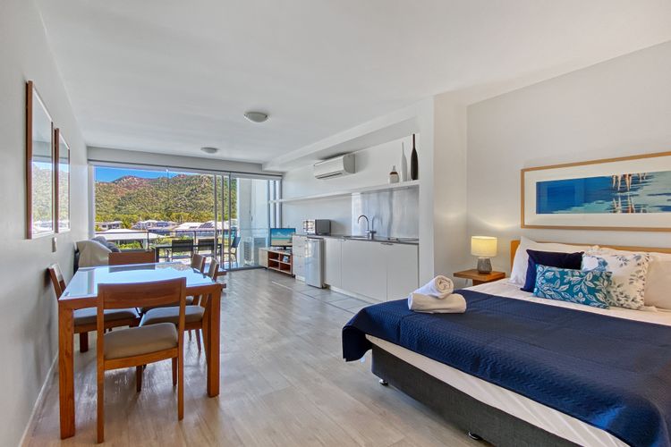 Blue on Blue Superior Studio Room 1321