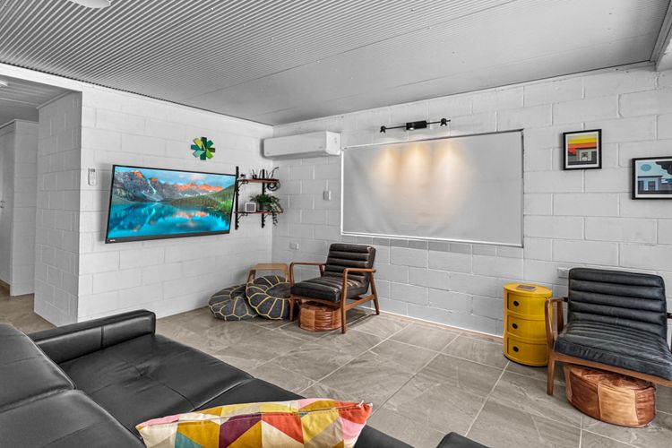 Island View Apt 1