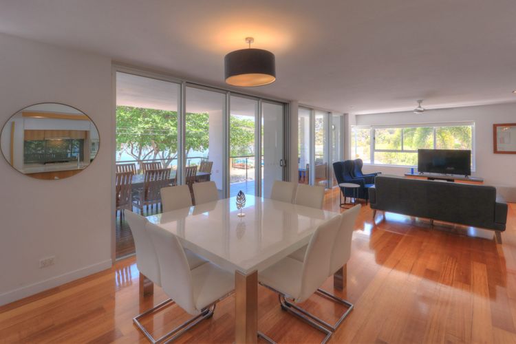 Maggies Beachfront Apt. 10