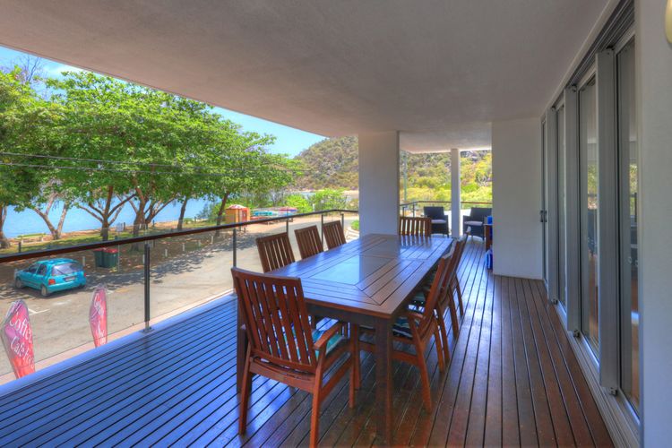 Maggies Beachfront Apt. 10