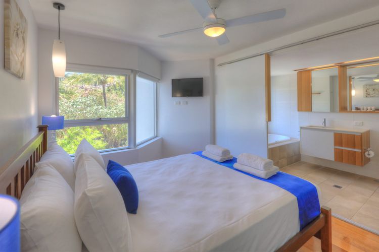 Maggies Beachfront Apt. 10