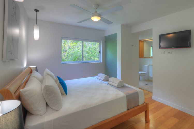 Maggies Beachfront Apt. 11