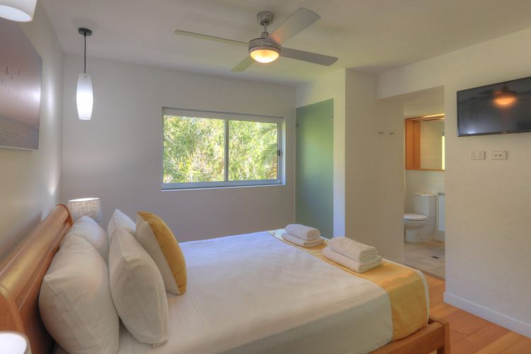 Maggies Beachfront Apt. 13