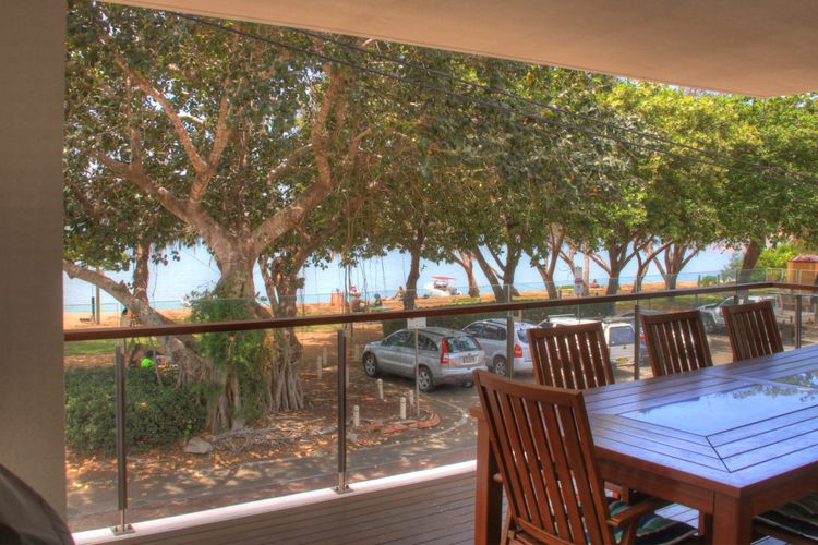 Maggies Beachfront Apt. 3