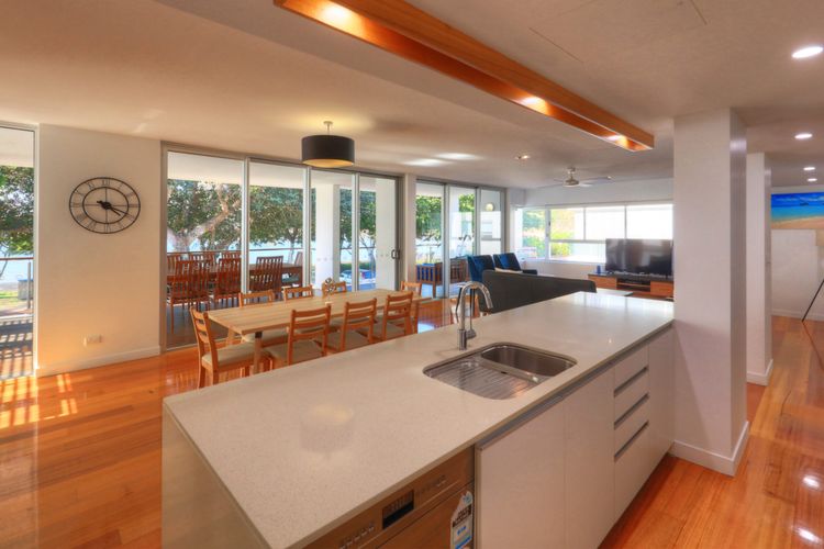 Maggies Beachfront Apt. 3