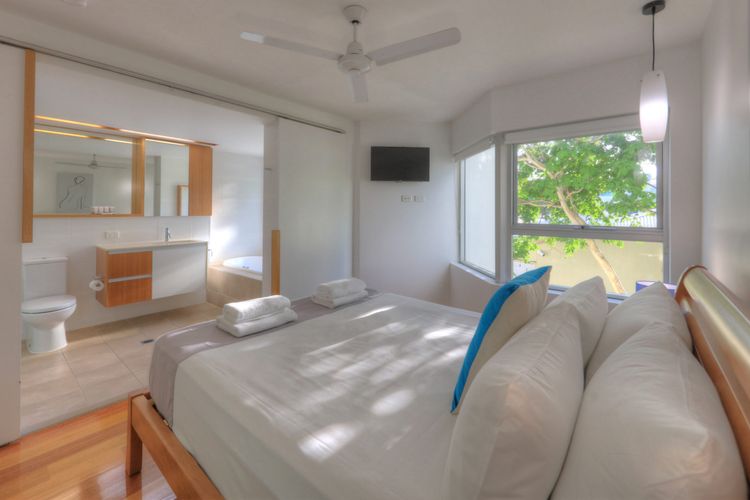 Maggies Beachfront Apt. 3