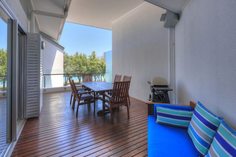 Maggies Beachfront Apt. 6