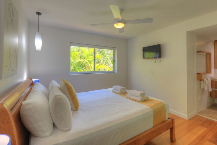 Maggies Beachfront Apt. 7