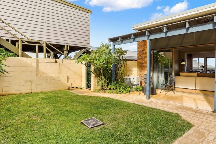 Surfers Retreat with access to the beach