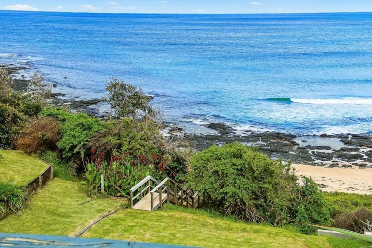 Surfers Retreat with access to the beach