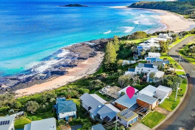 Surfers Retreat with access to the beach