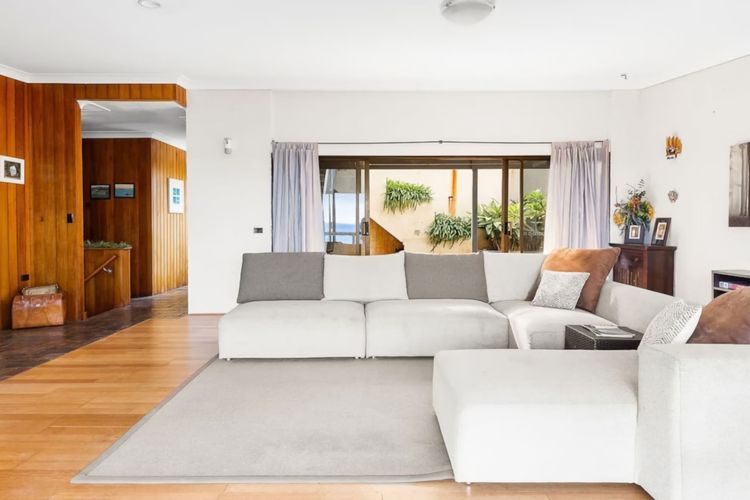 Surfers Retreat with access to the beach