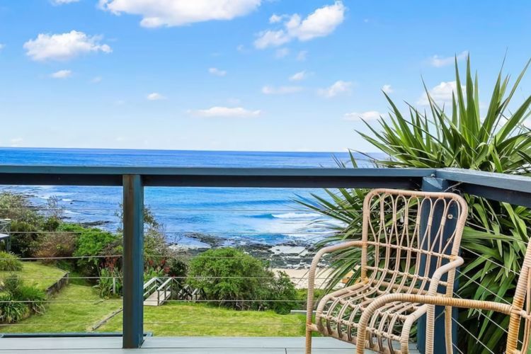 Surfers Retreat with access to the beach