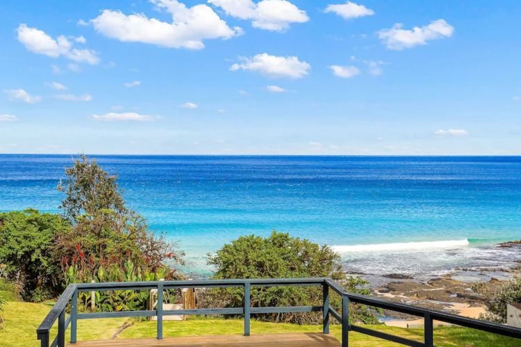 Surfers Retreat with access to the beach