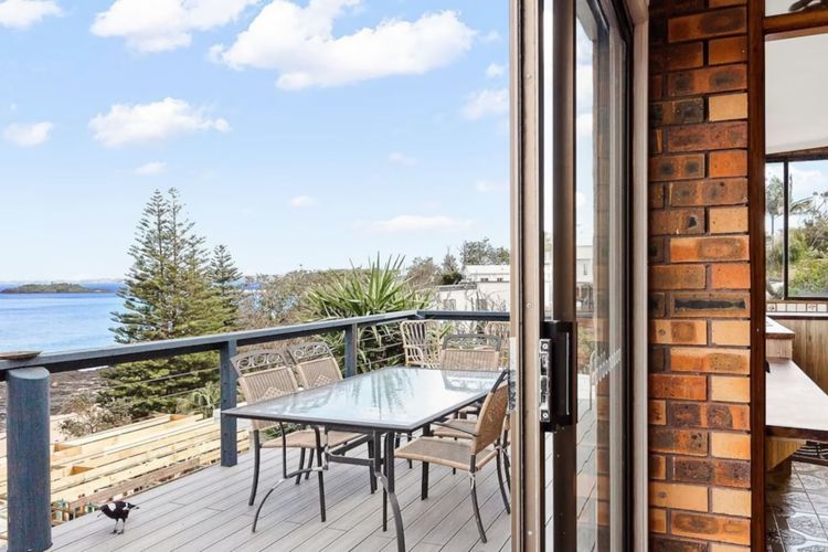 Surfers Retreat with access to the beach