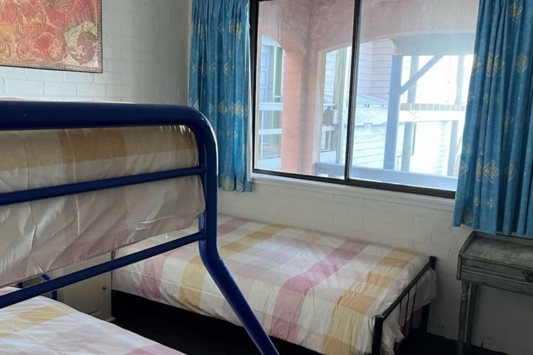 Surfers Retreat with access to the beach