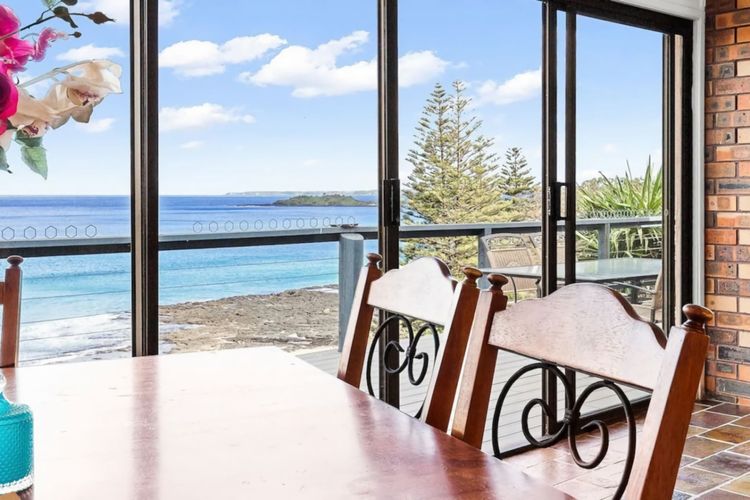 Surfers Retreat with access to the beach