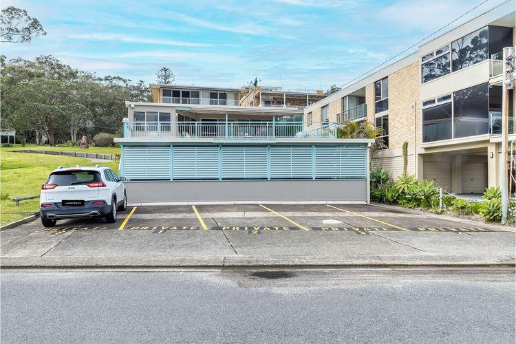 Sunnie Belle, 2/3 Victoria Parade – Unit with water views and air conditioning