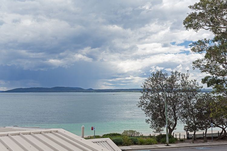 Sunnie Belle, 2/3 Victoria Parade – Unit with water views and air conditioning