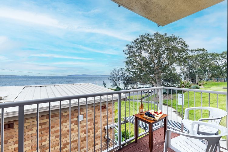 Sunnie Belle, 2/3 Victoria Parade – Unit with water views and air conditioning