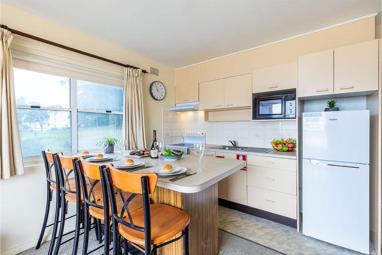 Sunnie Belle, 2/3 Victoria Parade – Unit with water views and air conditioning