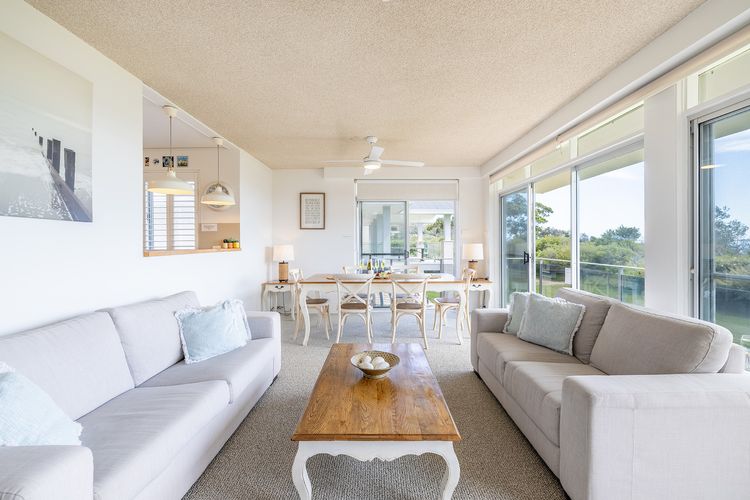 The Helm, 2/22 Voyager Cl – Stunning waterfront unit with Air Conditioning