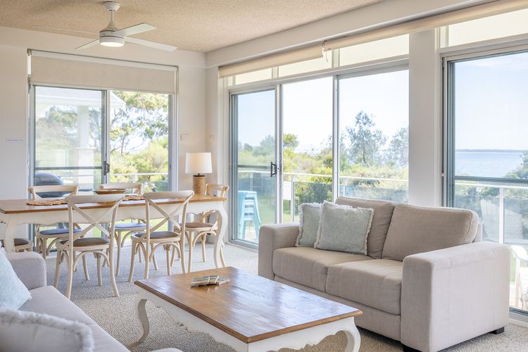 The Helm, 2/22 Voyager Cl – Stunning waterfront unit with Air Conditioning