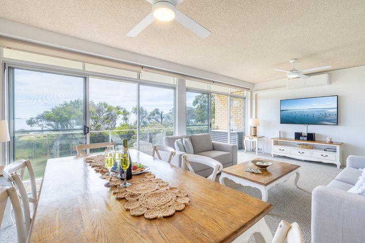 The Helm, 2/22 Voyager Cl – Stunning waterfront unit with Air Conditioning