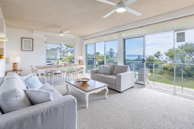 The Helm, 2/22 Voyager Cl – Stunning waterfront unit with Air Conditioning