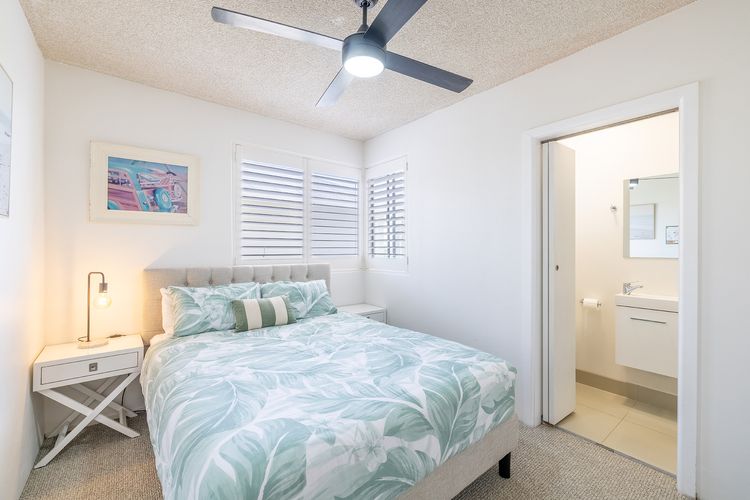 The Helm, 2/22 Voyager Cl – Stunning waterfront unit with Air Conditioning
