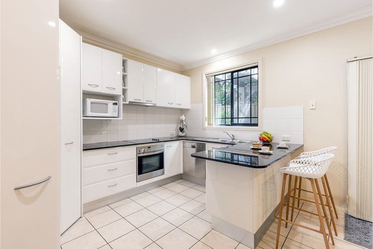 2/11a Christmas Bush Avenue – fantastic pet friendly townhouse close to Dutchies Beach with Wi-Fi and Air Con