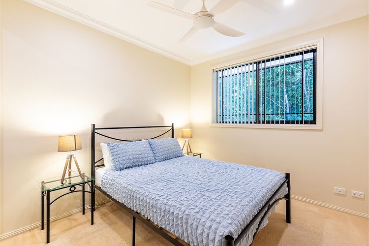 2/11a Christmas Bush Avenue – fantastic pet friendly townhouse close to Dutchies Beach with Wi-Fi and Air Con